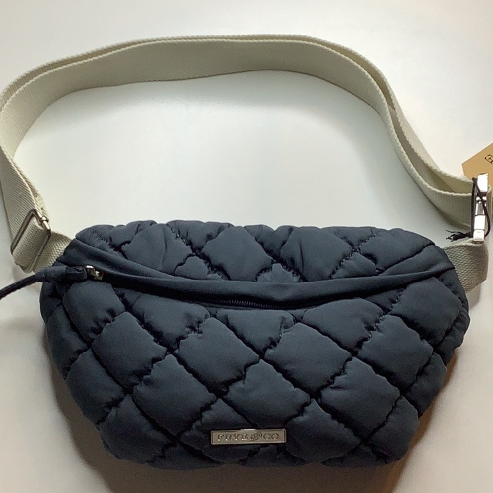 Frye and Co. Quilted Nylon Womens Adjustable Straps Fanny Pack, New With Tags - Picture 3 of 6